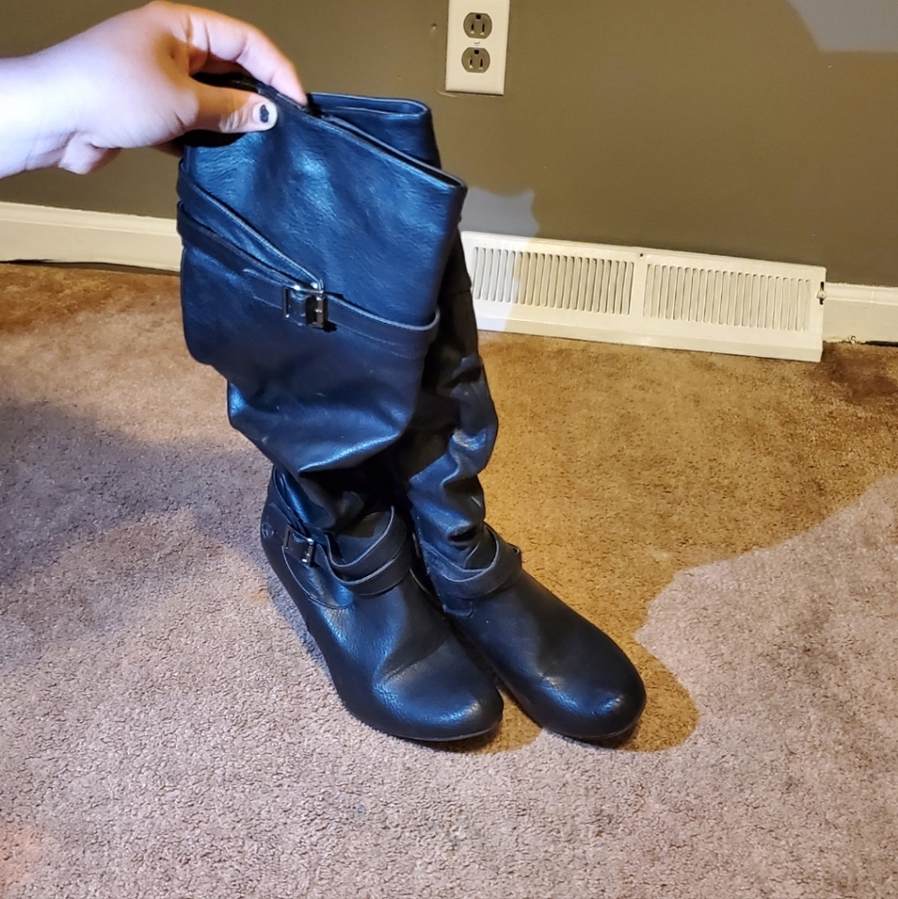 Black heeled boots